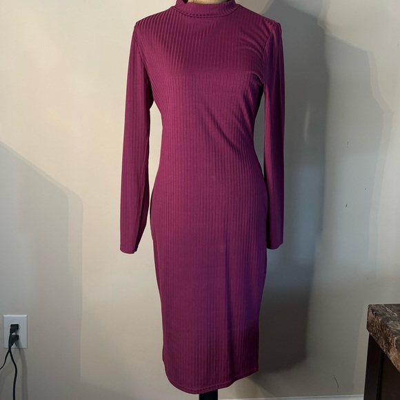 Boohoo Dresses & Skirts - EUC BOOHOO Purple Bodycon Mock Collar Long SleeveDress